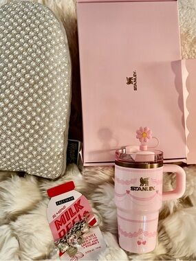 New Authenic Stanley Pink velvet cake 20 oz cup